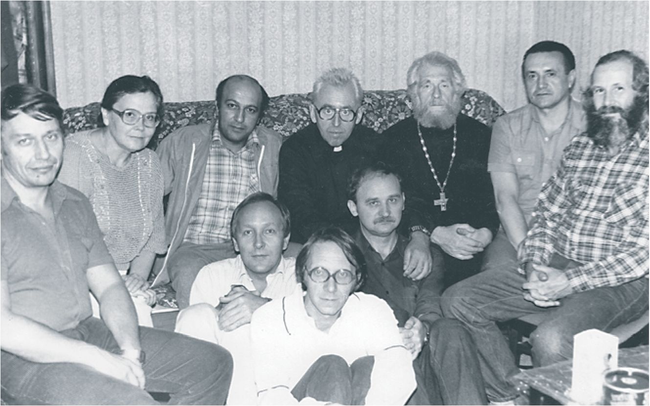 Kun. Alfonsas su rusų disidentais