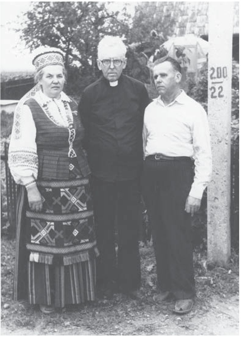 Janina Svarinskaitė su broliais Alfonsu ir Vytautu
