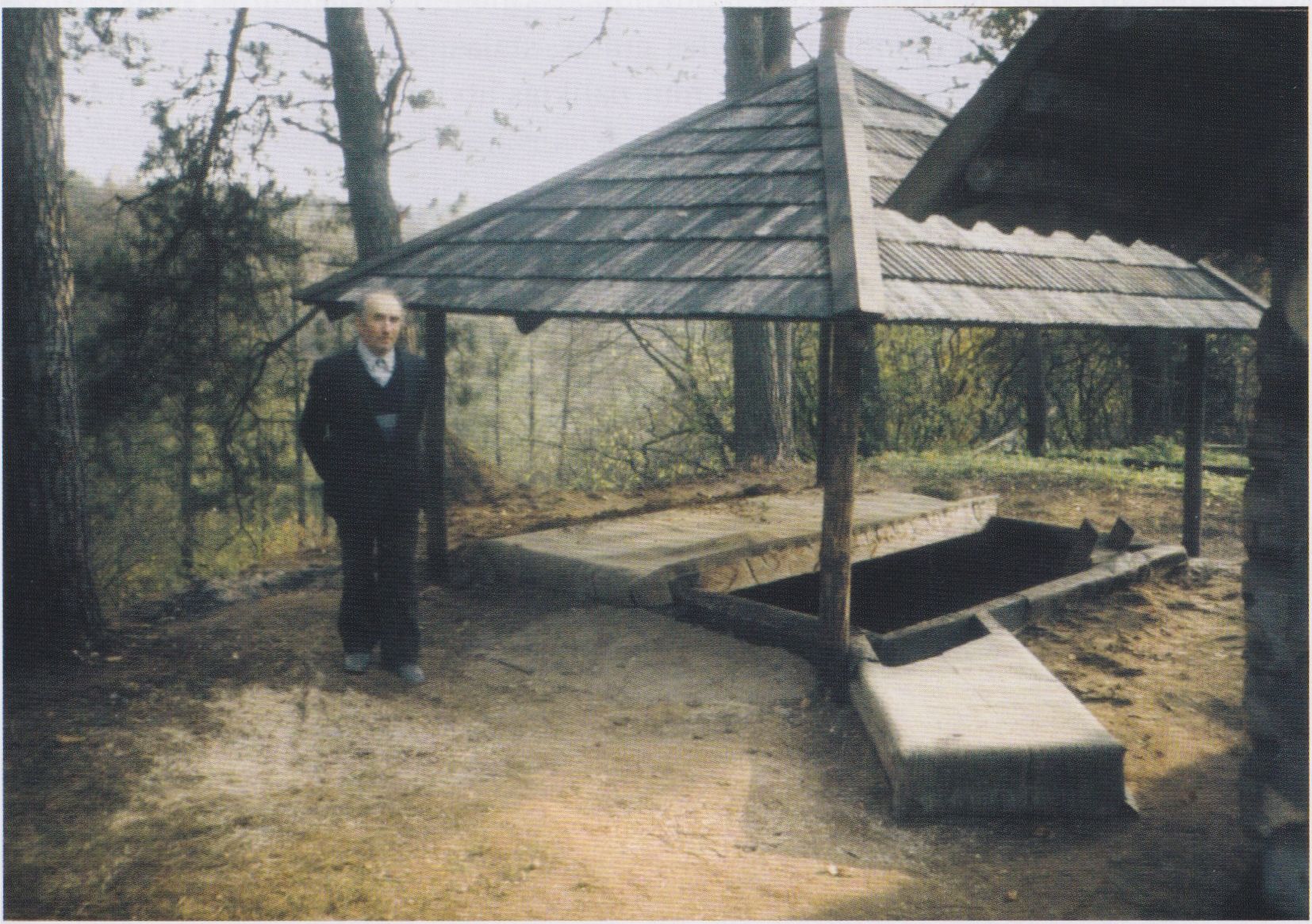 Juozo Vitkaus-Kazimieraičio ir Adolfo Ramanausko-Vanago bunkeris vadavietė Kasčiūnų kaime Jakavonių sodyboje.