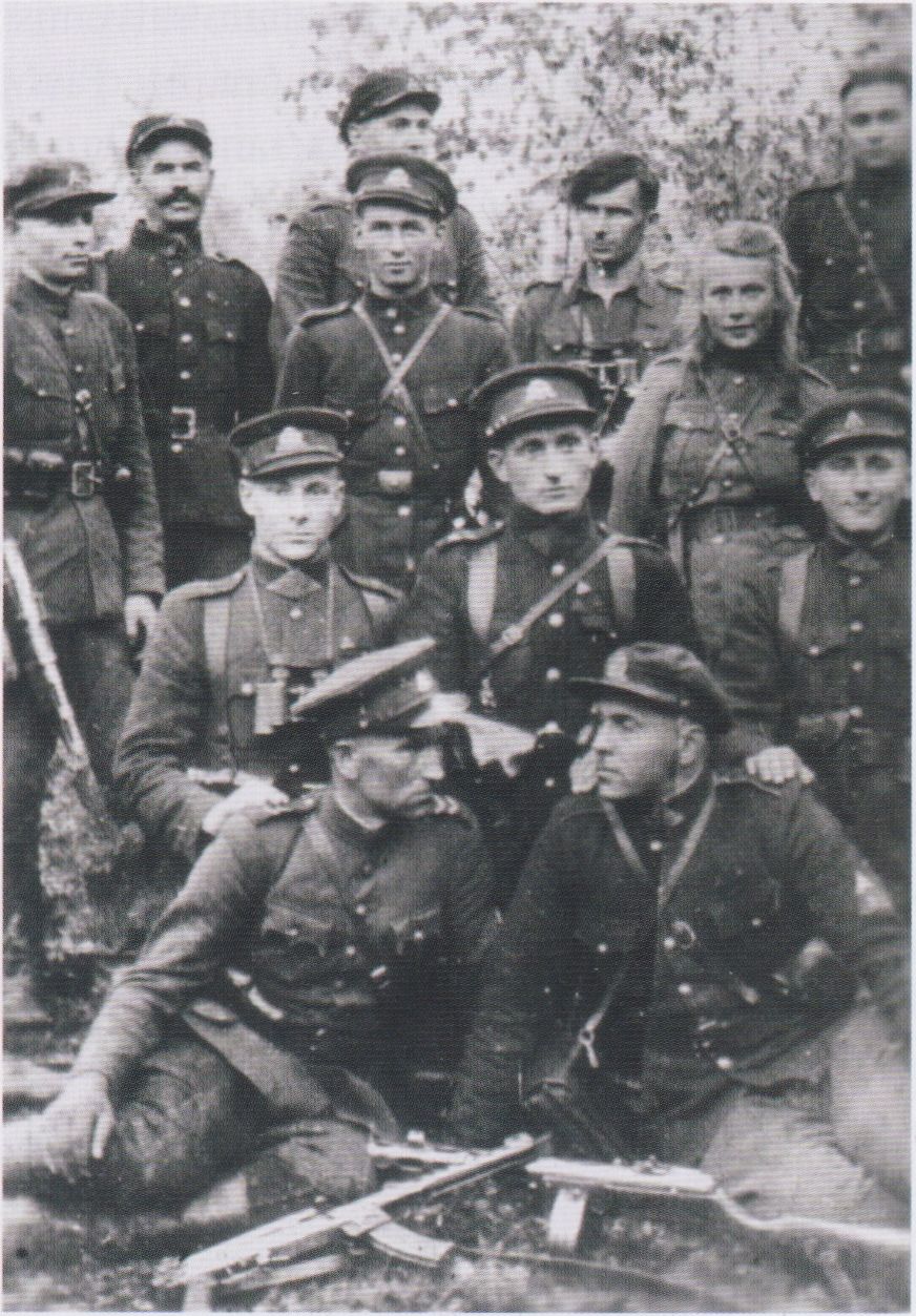 Dainavos apygardos Kazimieraičio rinktinės DLK Vytauto grupės Jono Jakubavičiaus-Rugio būrio partizanai. 1948 m.