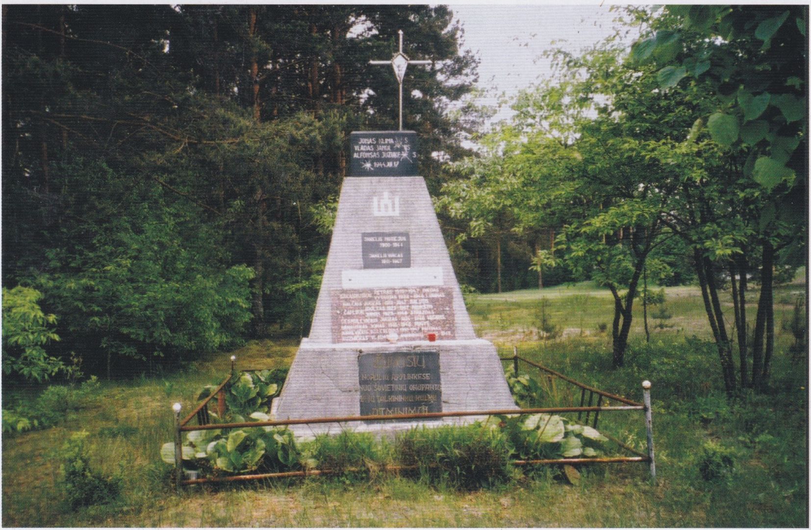 Paminklas Norulių apylinkių (Merkinės sen.) žuvusiems partizanams