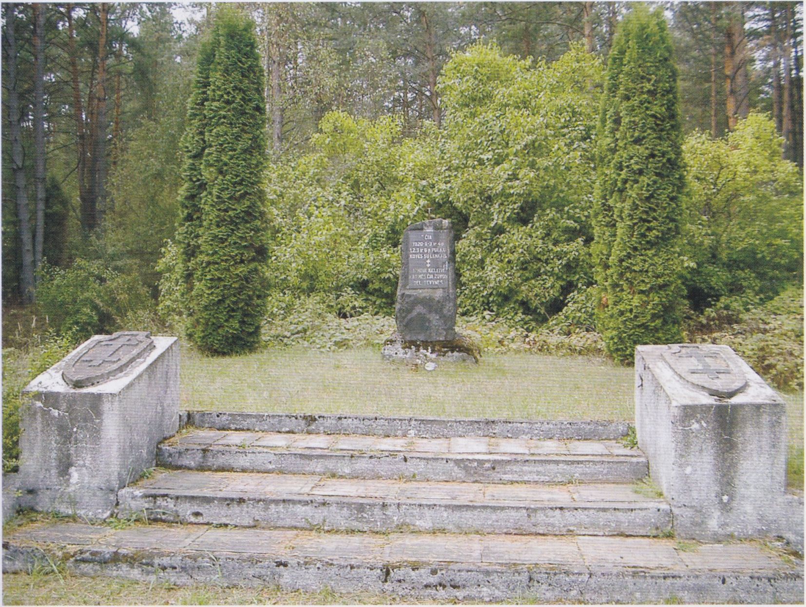Paminklas prie plento Varėna-Alytus 10-ajame kilometre