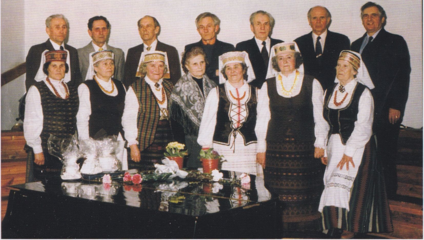 Varėnos politinių kalinių ir tremtinių dainų ansamblis, nuo Atgimimo pradžios aktyviai dalyvaujantis visuose patriotiniuose renginiuose. 1995 m.