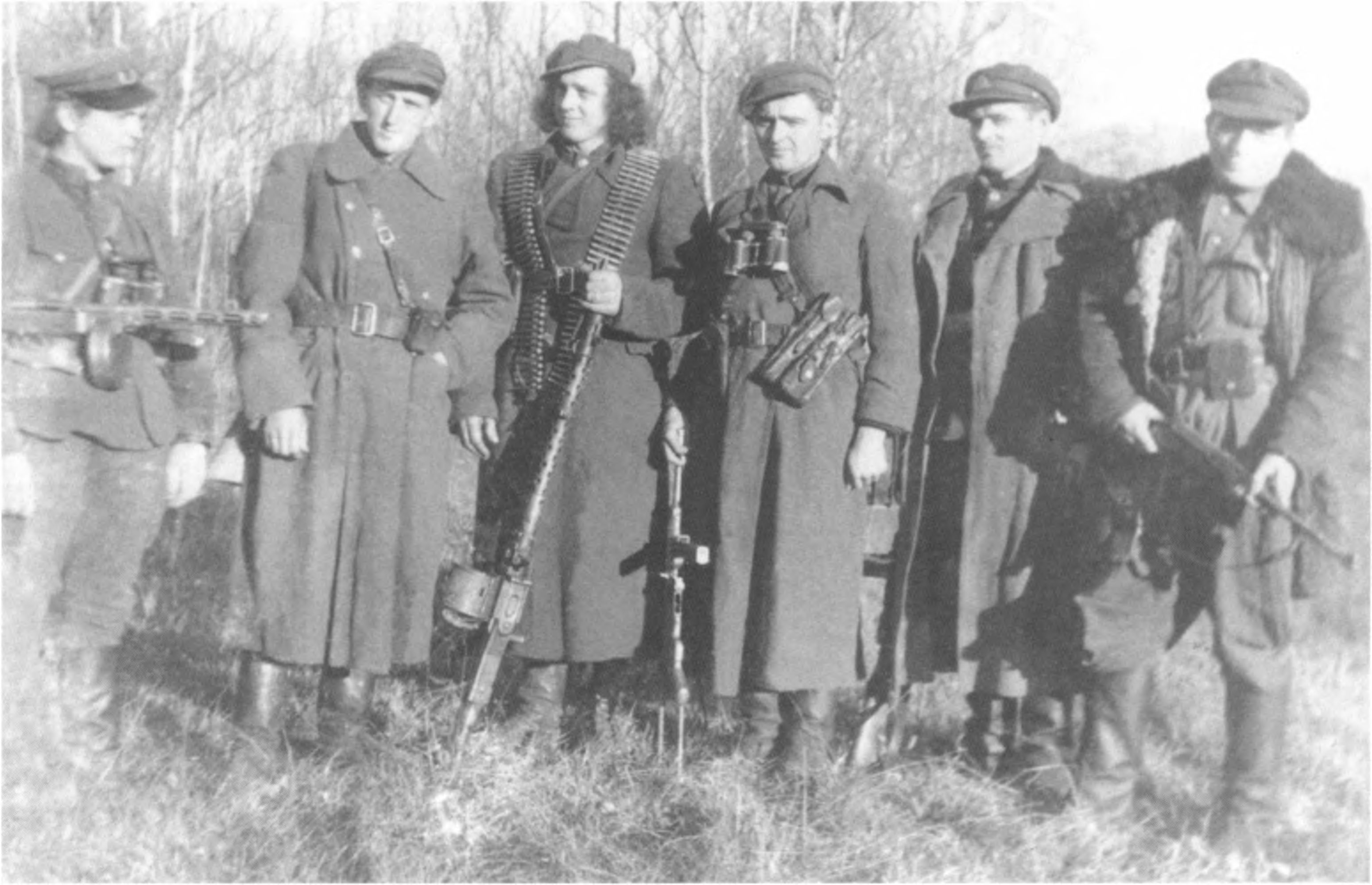 Vytautas Vepštas-Žvaigždutė, Leonas Štaruolis-Aras, Stasys Strikulis-Fricas, Grigalius Štaruolis-Plienas, Kariškis, (?) ir Andrius Ramanauskas-Komaras