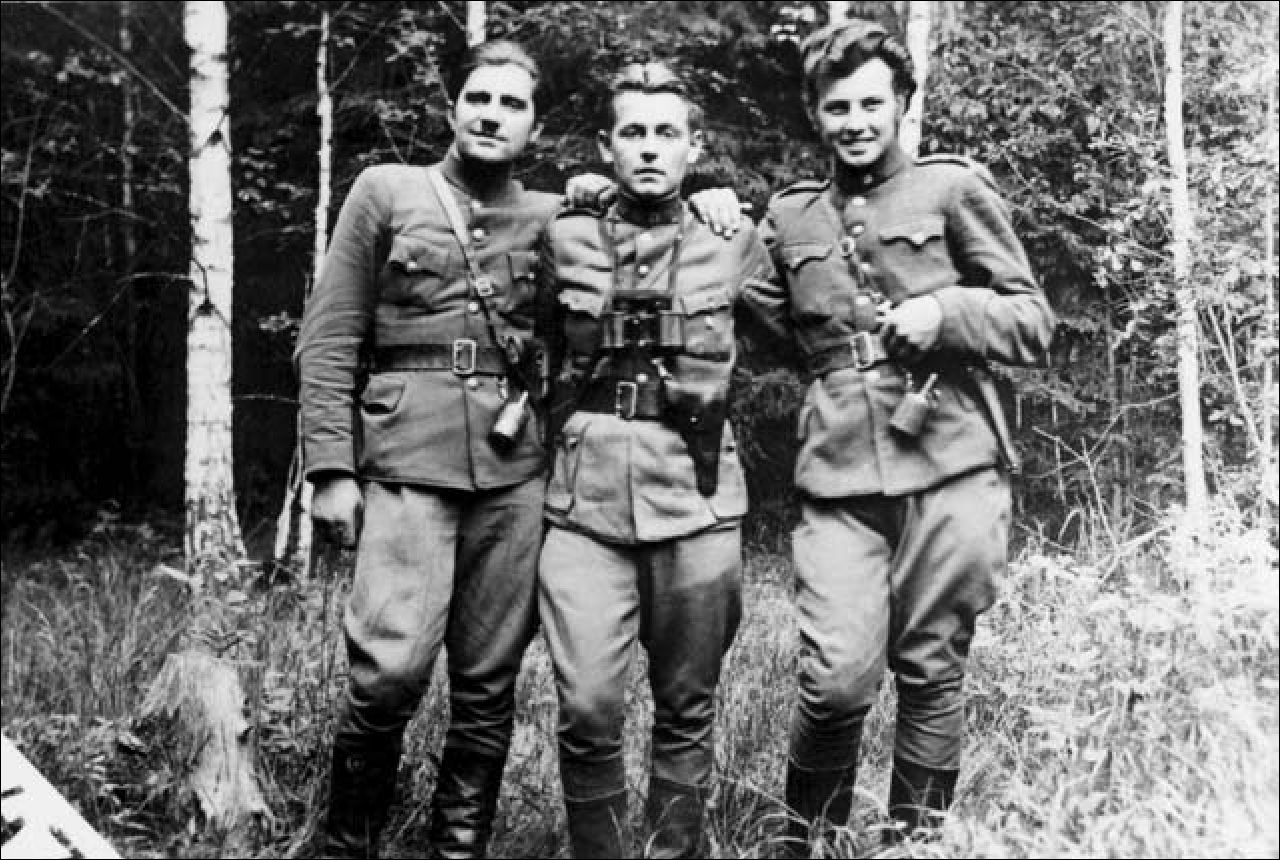 Julius Nakas-Julius, Albertas Norkus-Linksmutis, Jonas Nuobaras-Lyras.