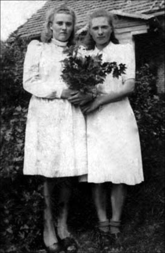 Ona Staskevičienė (Dikšaitytė) iš Kalniškių k., Eržvilko vlsč. ir Marytė Pocienė (Lankutytė) iš Dainių k.
