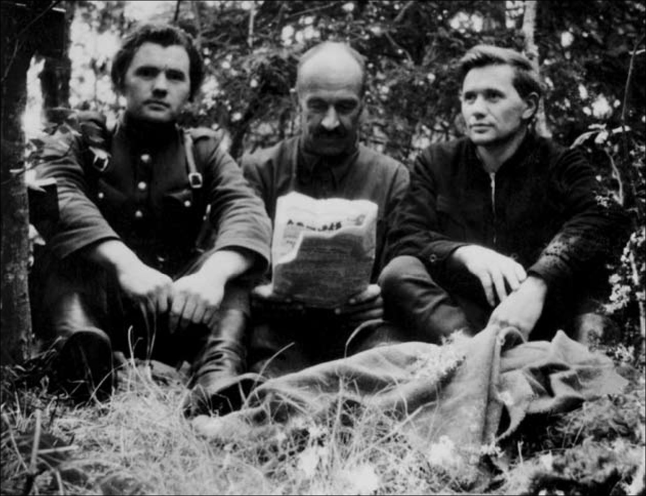 Edmundas Kmita-Evaldas, mokytojas Stasys Jarmala (Vincas Ulevičius)-Briedis, Audronis (Audrūnas), Andrius Kmita-Aušra.
