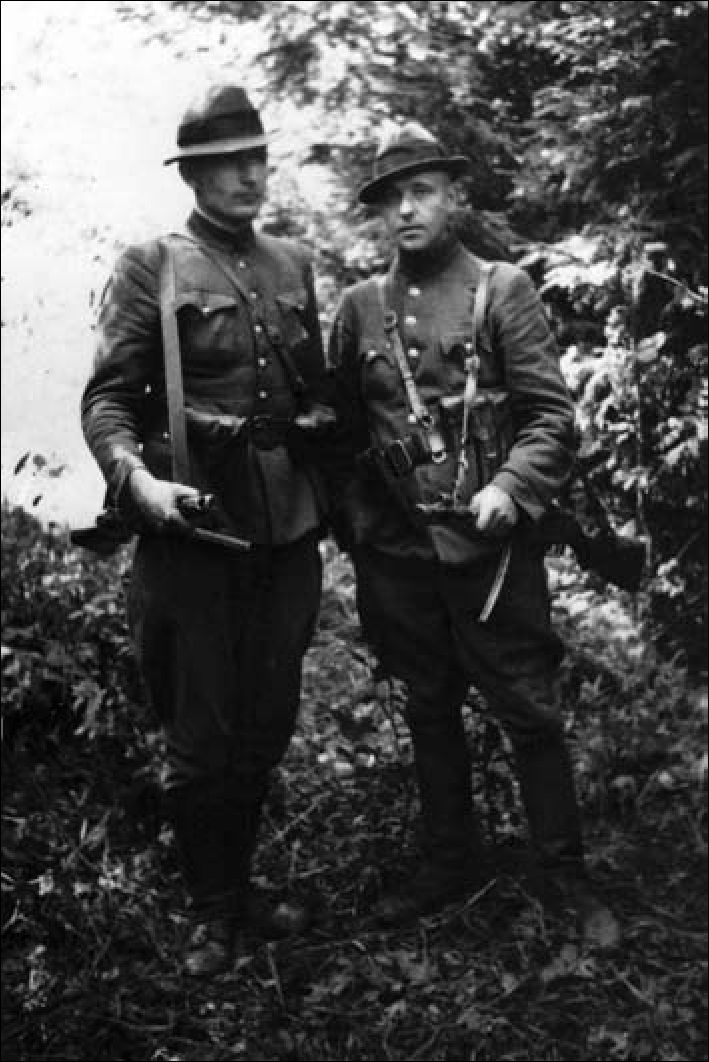 Antanas Astrauskas-Viksva, Stasys Kulikauskas-Putinas.