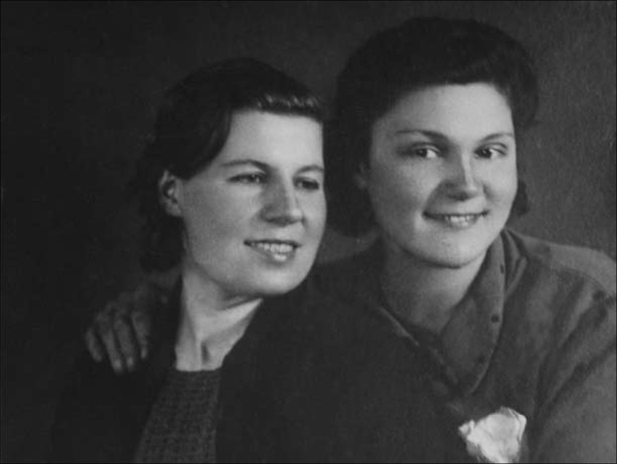 Marytė Šimkienė-Drebulė, Pušis iš Buitkiškių k. (Eržvilko vlsč.) ir Domicelė Šimkienė.