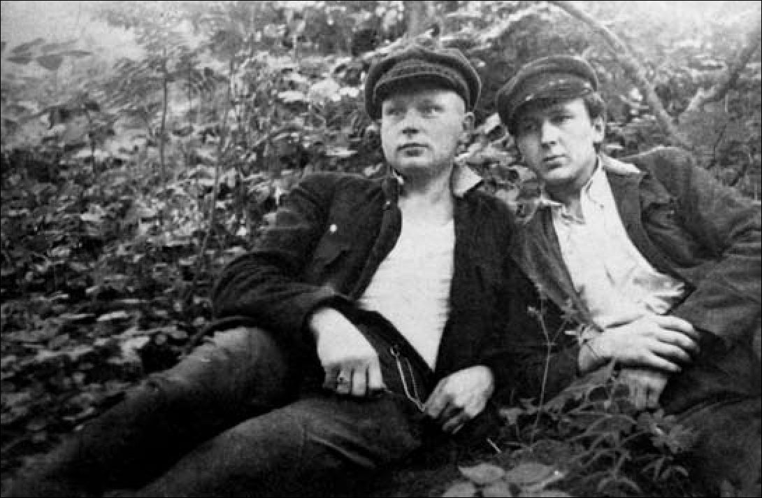 Simas Jurgaitis-Baronas (gydė sužeistą Liūtą) ir Leonas Laurinskas-Liūtas.