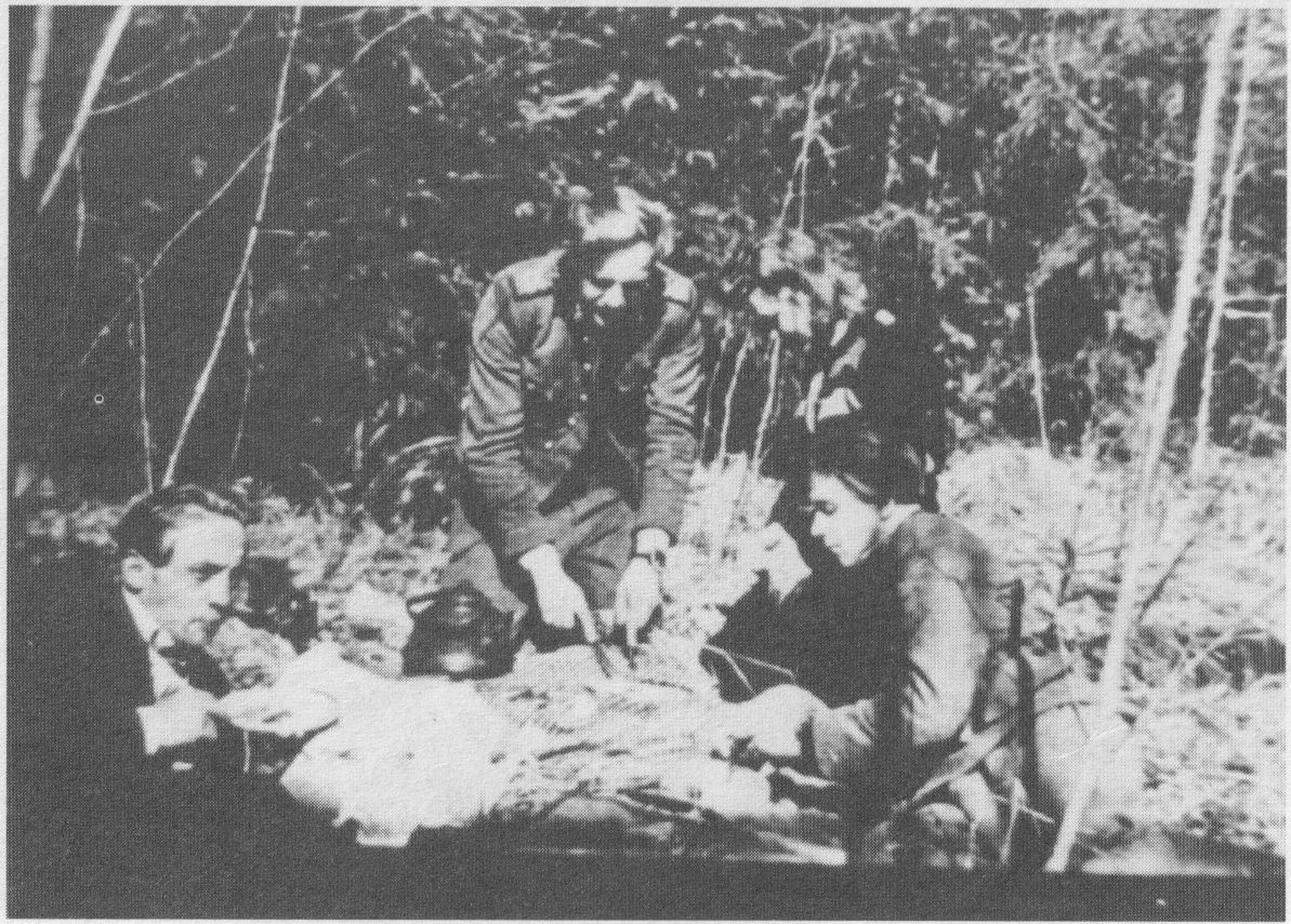 Partizanų pietus. Centre Domas Mišeikis-Tarzanas.