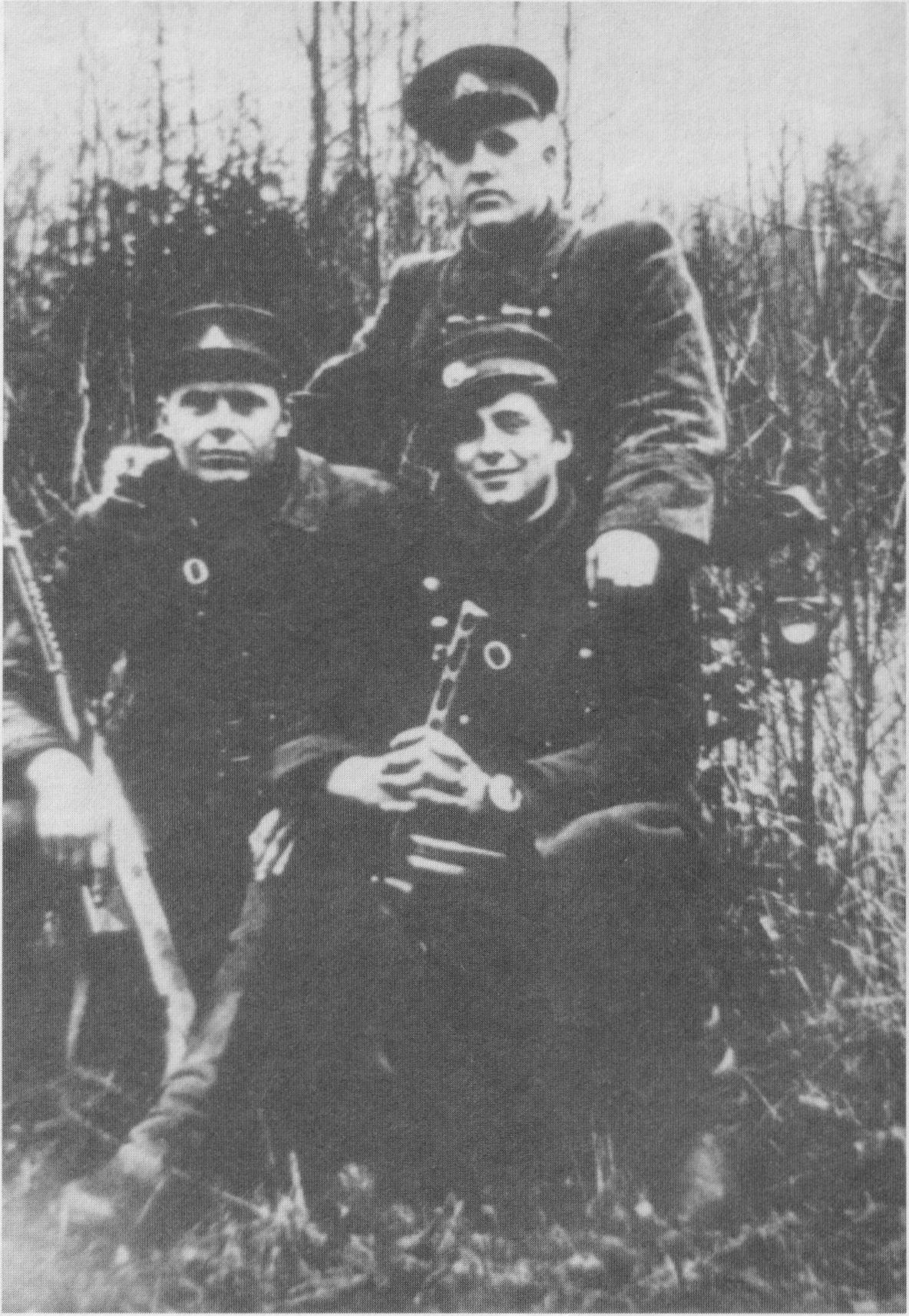 Stovi Vladas Mišeikis-Tarzanas.