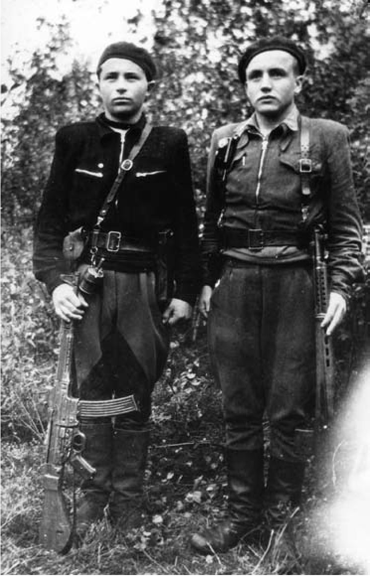 1. Žilys Vaclovas, Antano-Algimantas, Artojas, g. 1928 04 16 Samoškaliuose, Laukuvos vlsč. Žuvo 1949 10 21; 2. Šerpytis Silvestras, Jono-Narsūnaitis, g.