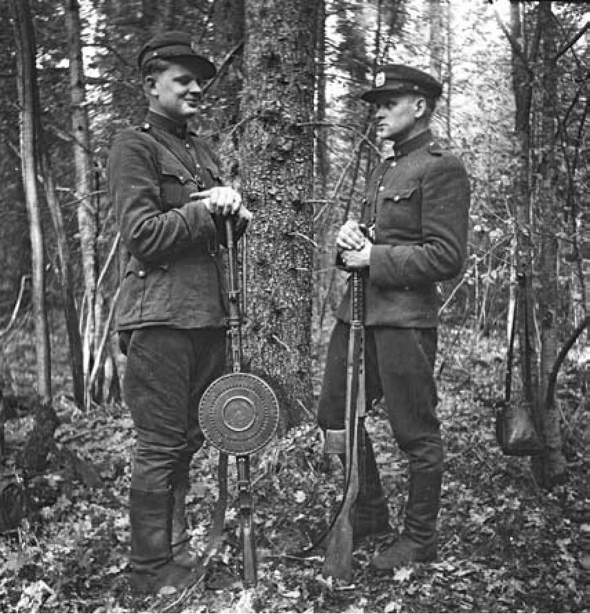 Lukošius Danielius-Maironis, g. Pryšmantuose, Žygaičių vlsč. Žuvo 1950 08 08 Tyrelio miške; 2. Lukošius Vladas-Putinas, Mėnulis,