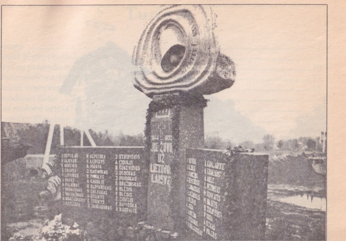 Paminklas žuvusiems 1944-52 m. Krakėse. Autorius Juozas Meškuotis