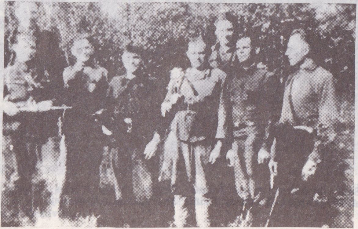 Iš kairės: Vincas Gėgžna, Bronius Baneckas, Jonas Blusys, Antanas Palinauskas, Petras Pabrinkis, Stasys Gėgžna, Jonas Pabrinkis ir&nbsp;Petras Gerdvila.