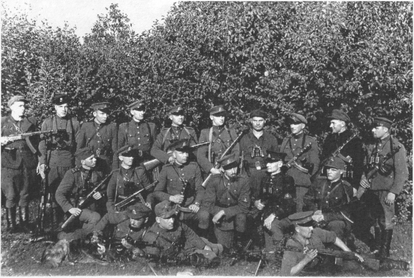 Lokio rinktinės Erškėčio kuopos ir Liūto rinktinės Laisvės būrio partizanai Minčios girioje (1948 m. birželio mėn.)