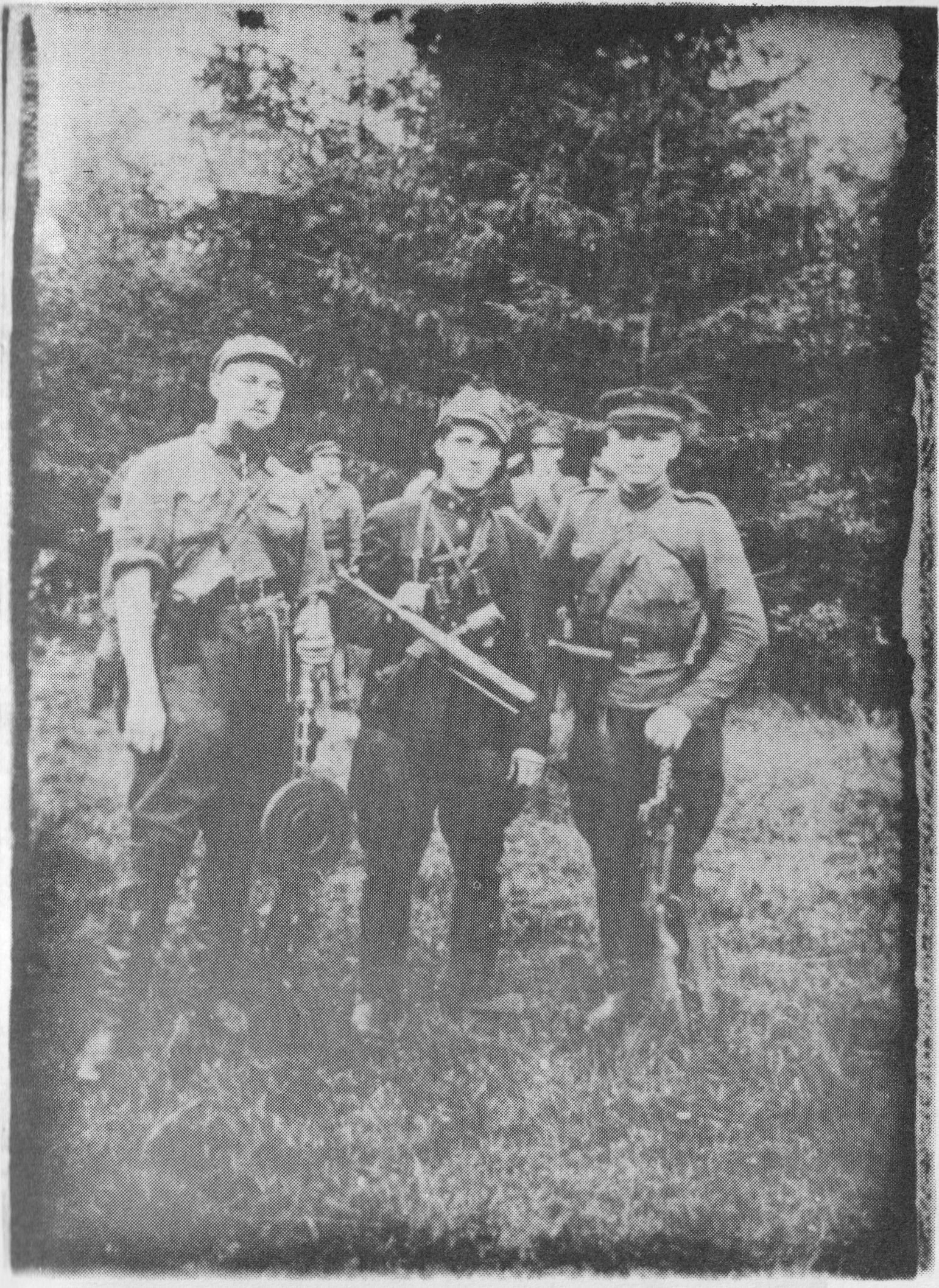 Iš kairės 4 dešinę: P.Kiaušinis (Kiaunė) - balninkietis, S.Satkevičius, S.Sabaliauskas